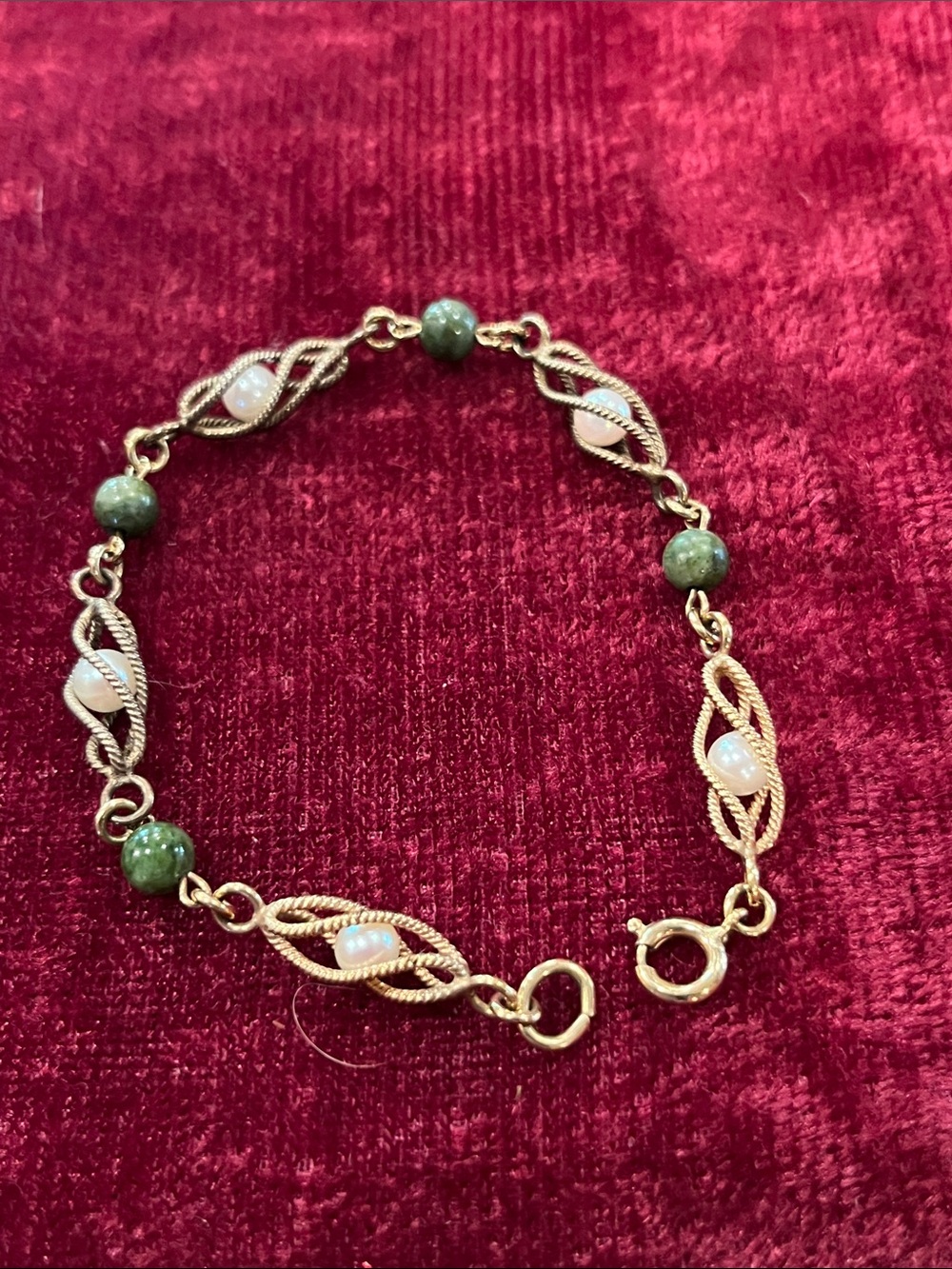 Vintage Gold-Tone Bracelet with Green Jade Beads and Pearl Accents